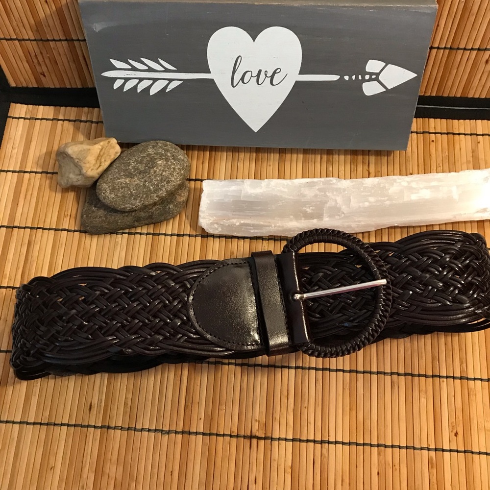 Brown woven 2 1/2”‎ wide belt with covered buckle